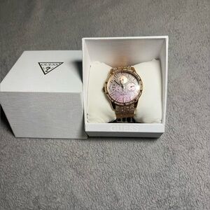 🔥 MUST-HAVE GUESS WATCH - BRAND NEW IN BOX 🔥